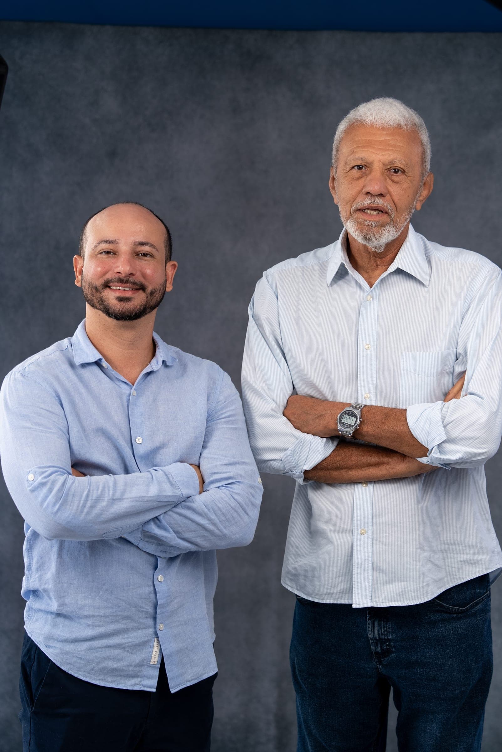 Dupla de engenheiros em retrato no congresso de engenharia civil em Vitória – ES