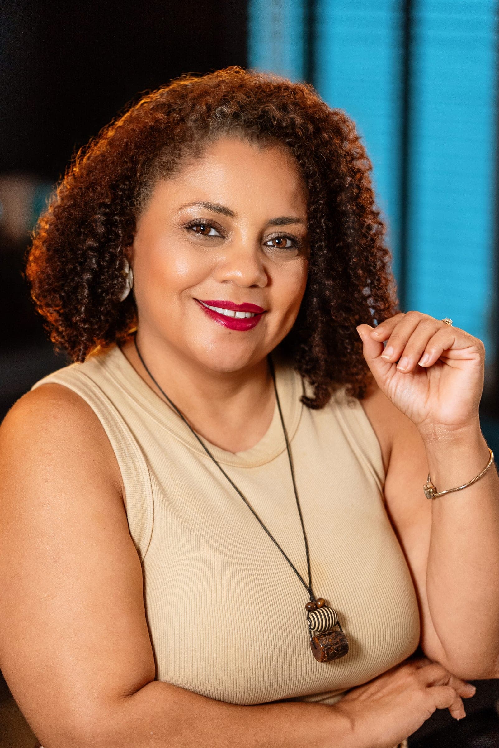 Retrato de advogada sorrindo – FNDL Advogados