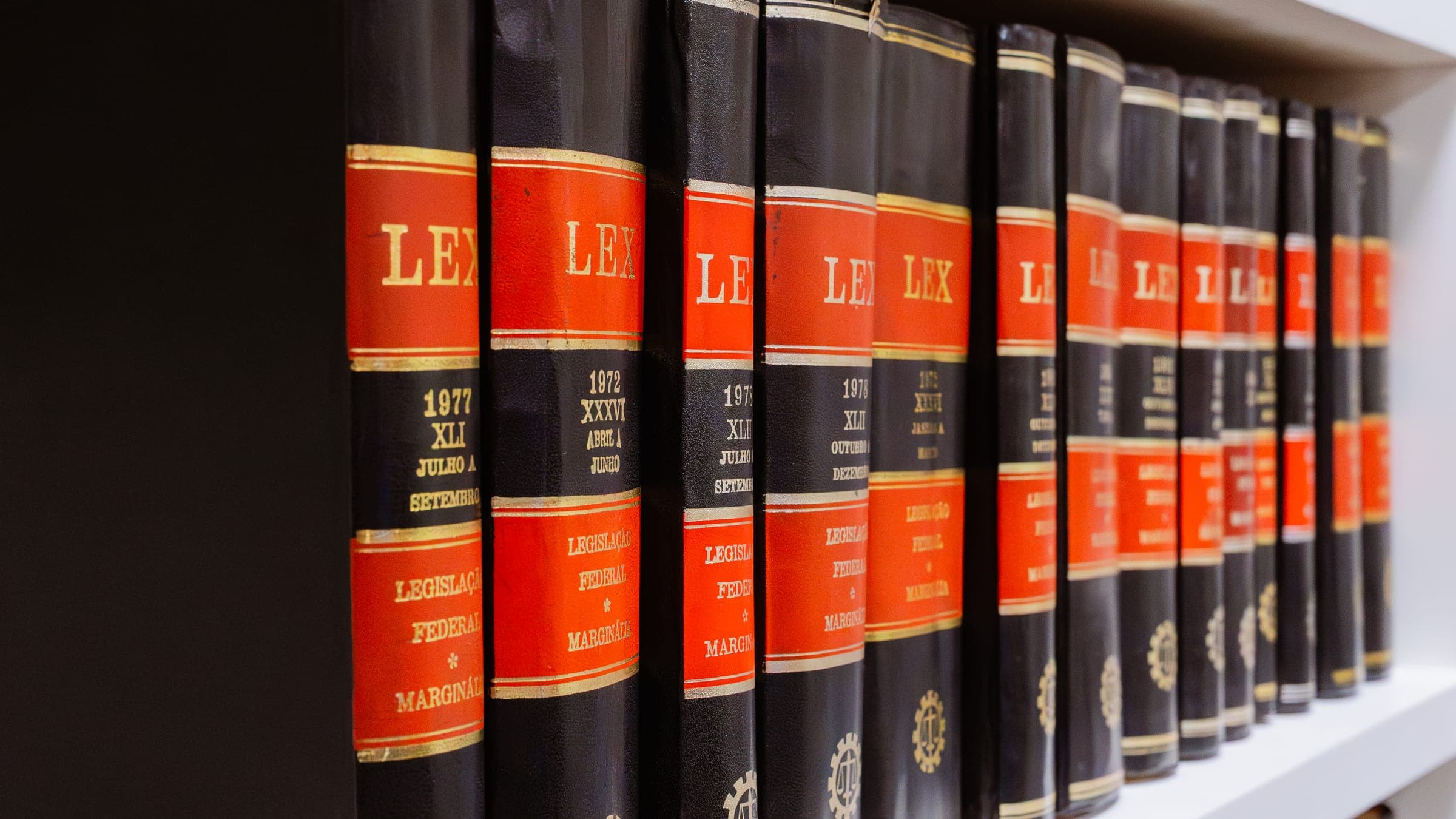 Coleção de livros jurídicos – Mattar Vilela Advogados